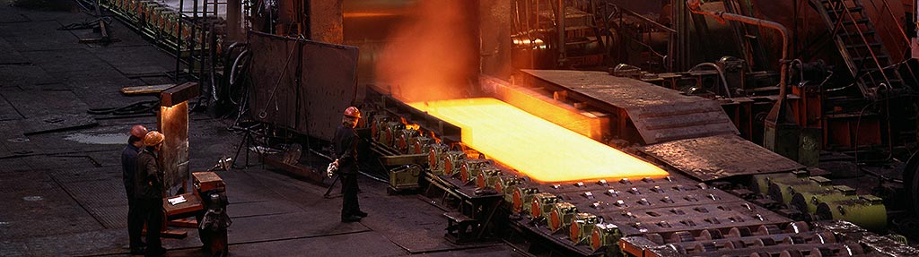 Indústria Siderúrgica Pontes rolantes com capacidade de 10 toneladas.